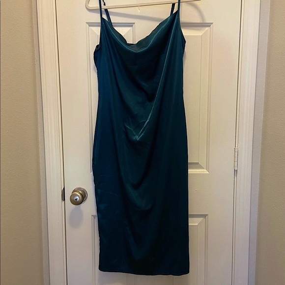 NWT Size M Green Cowl Neck Slip Dress with Adjustable Straps - Picture 5 of 6